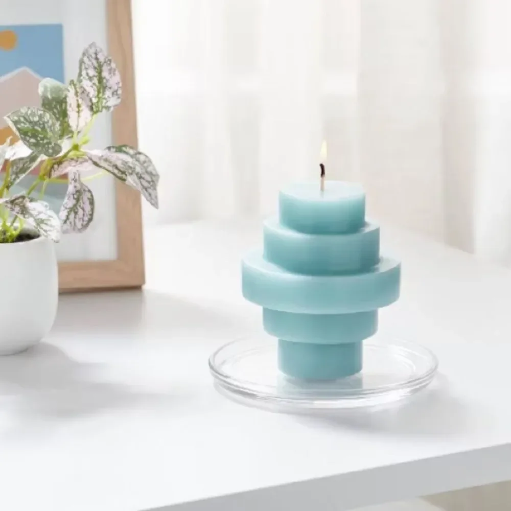 NWT Set of 2 Candles, Fun Flower and Tiered Cylindrical Candle